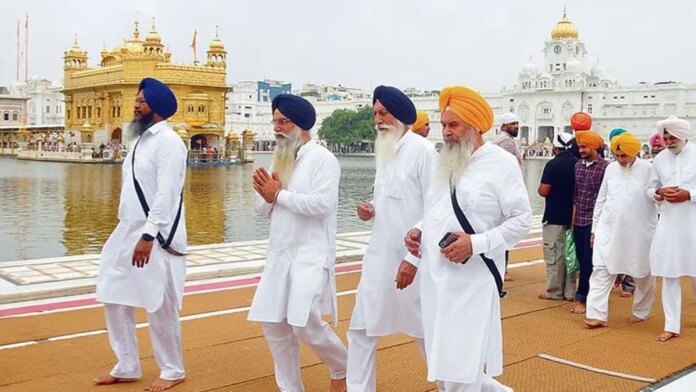 ਗੁਰਪ੍ਰਤਾਪ ਸਿੰਘ ਵਡਾਲਾ ਸਾਥੀਆਂ ਸਮੇਤ ਸ੍ਰੀ ਅਕਾਲ ਤਖ਼ਤ ਸਾਹਿਬ ਹੋਏ ਨਤਮਸਤਕ...